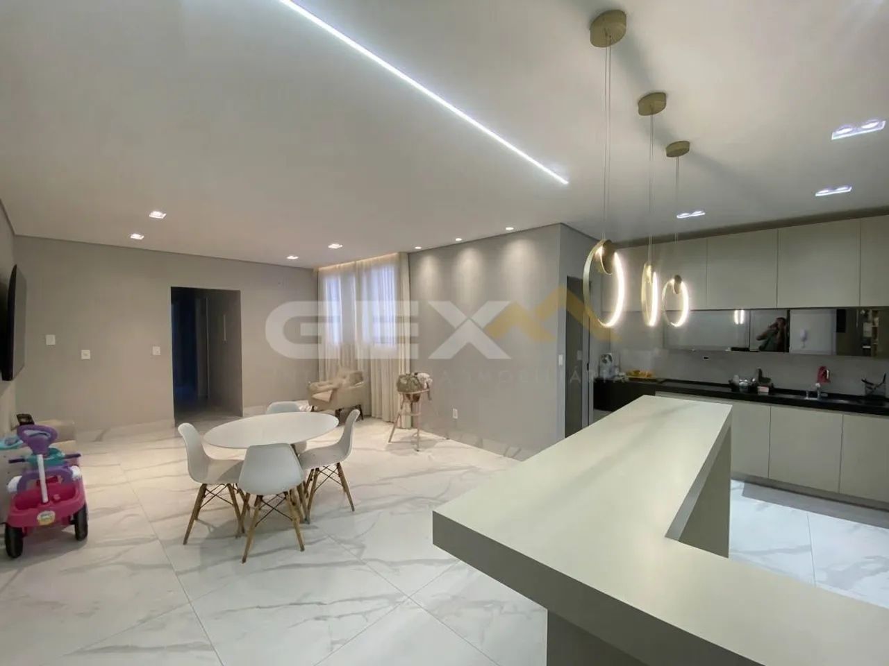 Apartamento à Venda com 03 Quartos no Centro de Divinópolis MG.
