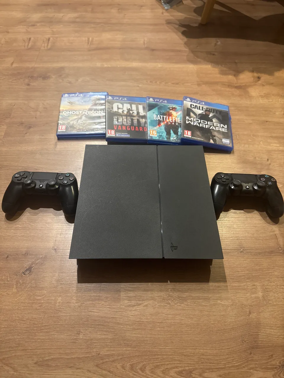 PS4 500GB Completo + Controle Original + 8 Jogos - Consoles de