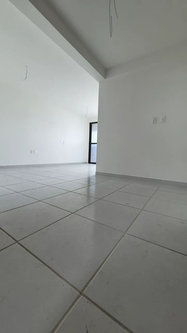 Apartamento com 03 quartos sendo 01 suite no bairro de Manaira 