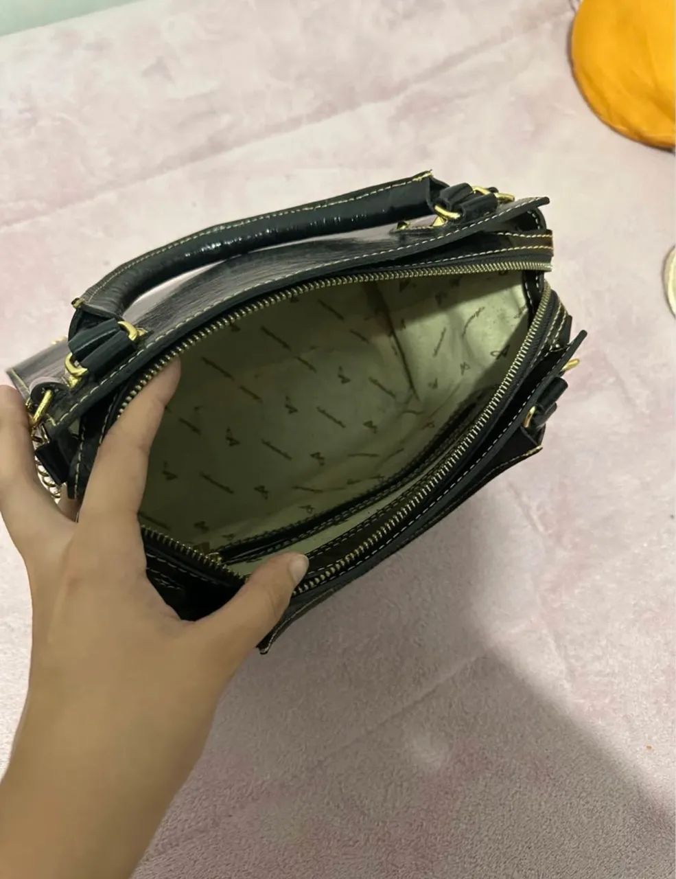 Bolsa Anandra de couro na cor preta - Foto 3