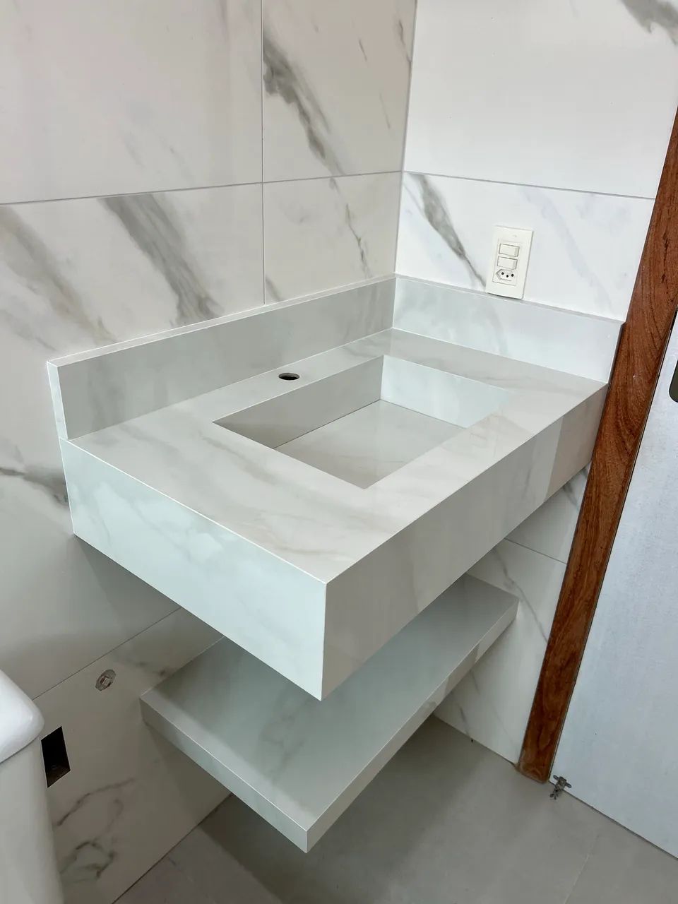 Pias, nichos e bancadas em porcelanato - Foto 5