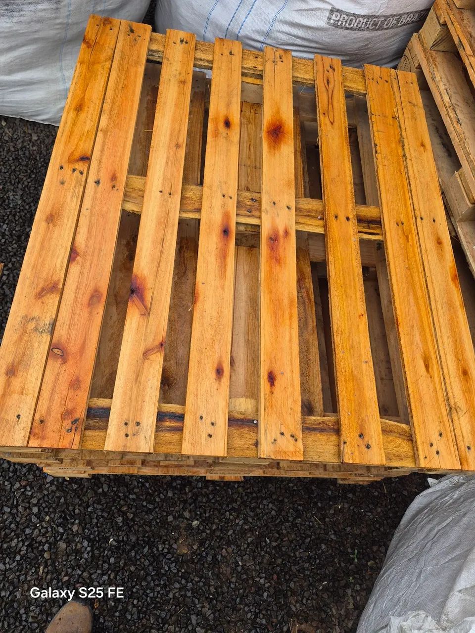 VENDO PALETES DE MADEIRA EM ÓTIMO ESTADO 