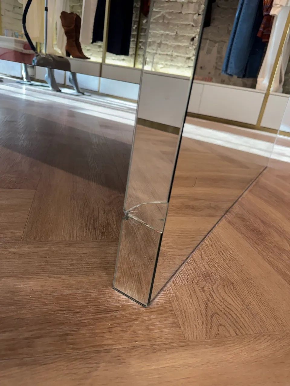 Mesa MDF espelhada com parte interna sem espelho 445639580515061764