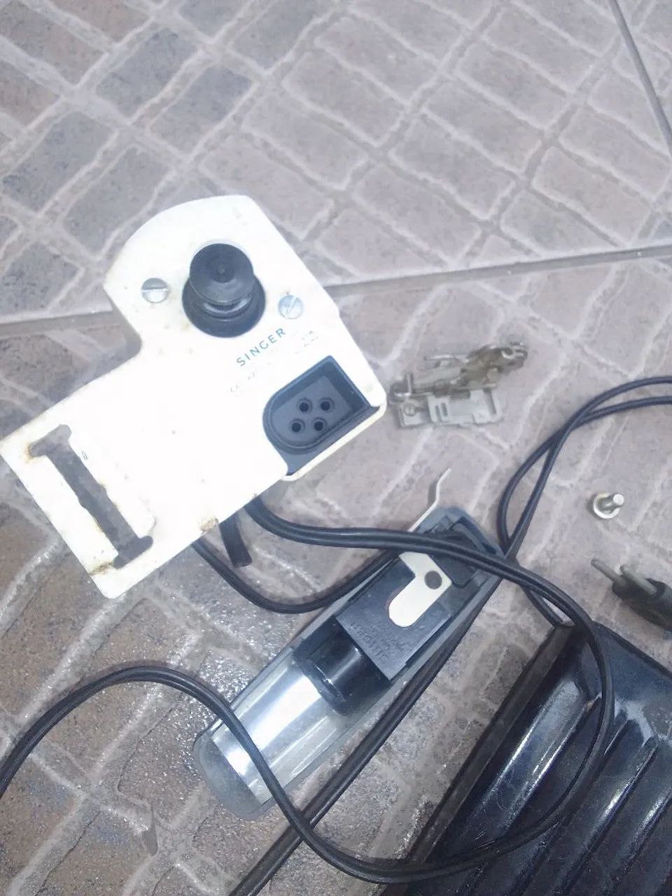 Motor e pedal de máquina Singer - Foto 2