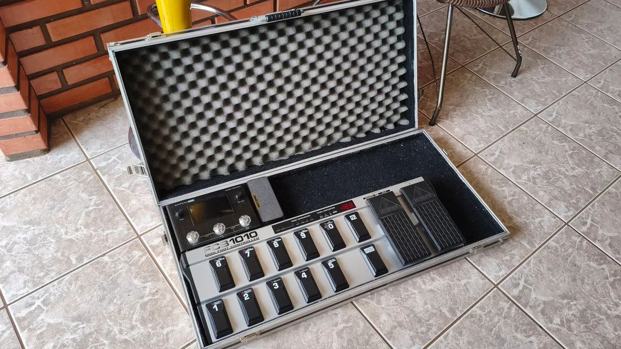 Controladora MIDI FCB1010 + Hard Case - Foto 2
