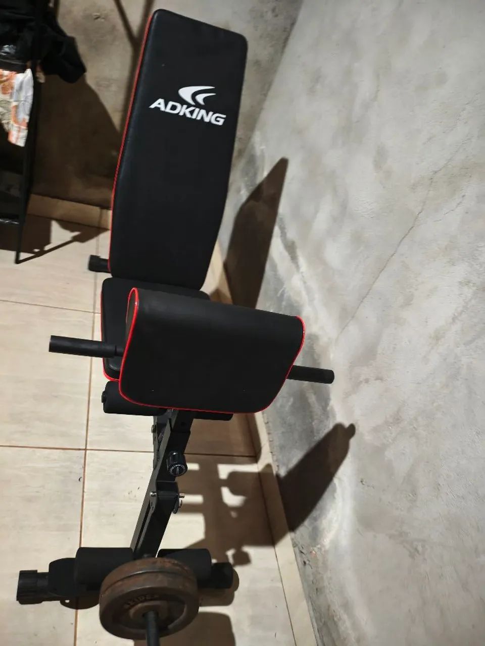 Cavalete, barra e anilhas  e banco de musculação  - Foto 5
