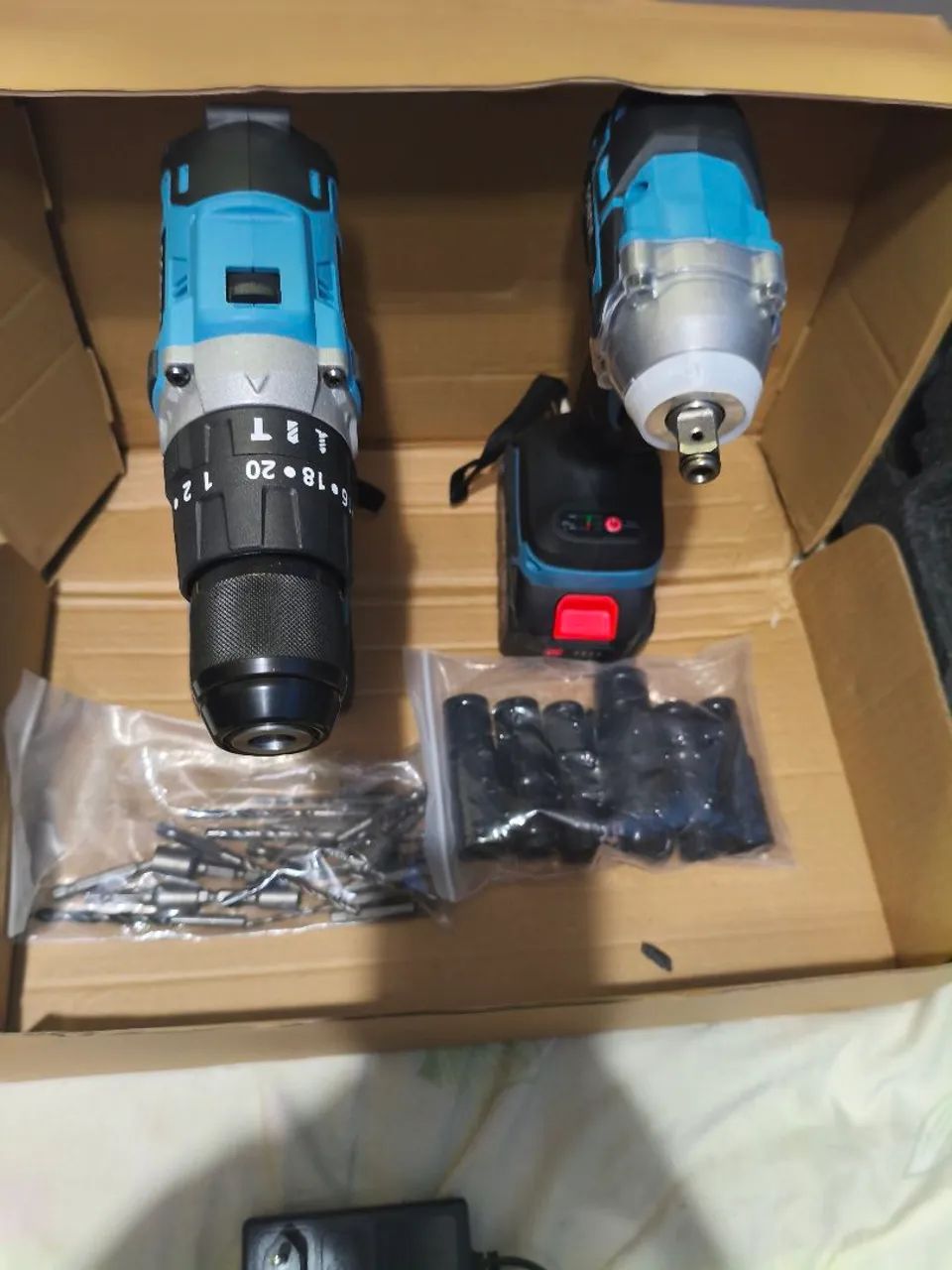 KIT parafusadeira e chave de impacto mais acessórios 