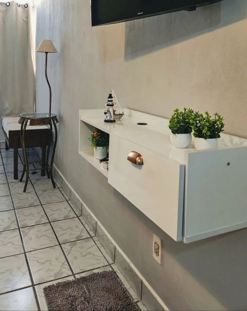 Wall-mounted rack