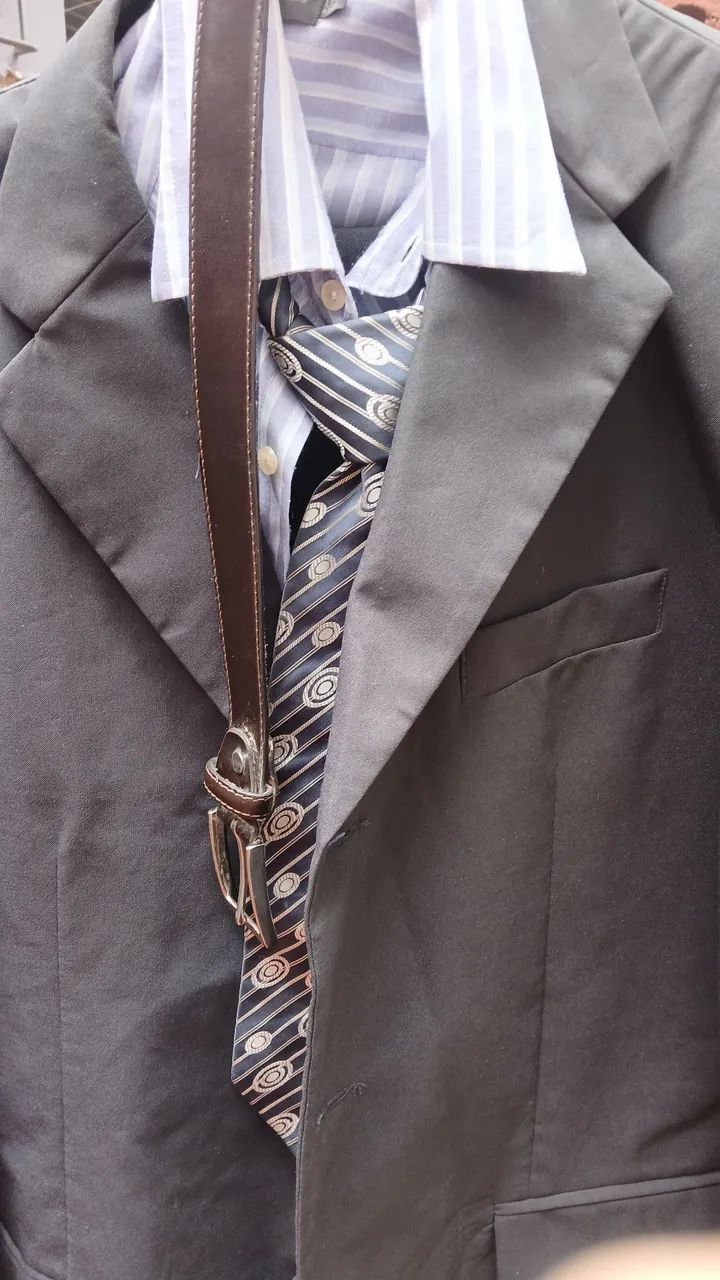 Terno completo vai com camisa gravata e cinto  - Foto 2