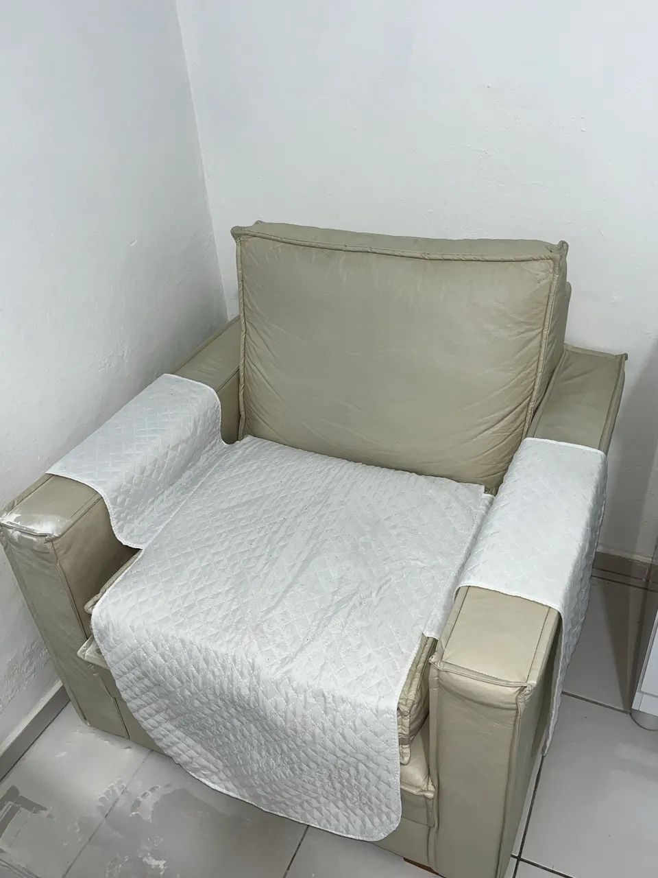 Poltrona cor bege 