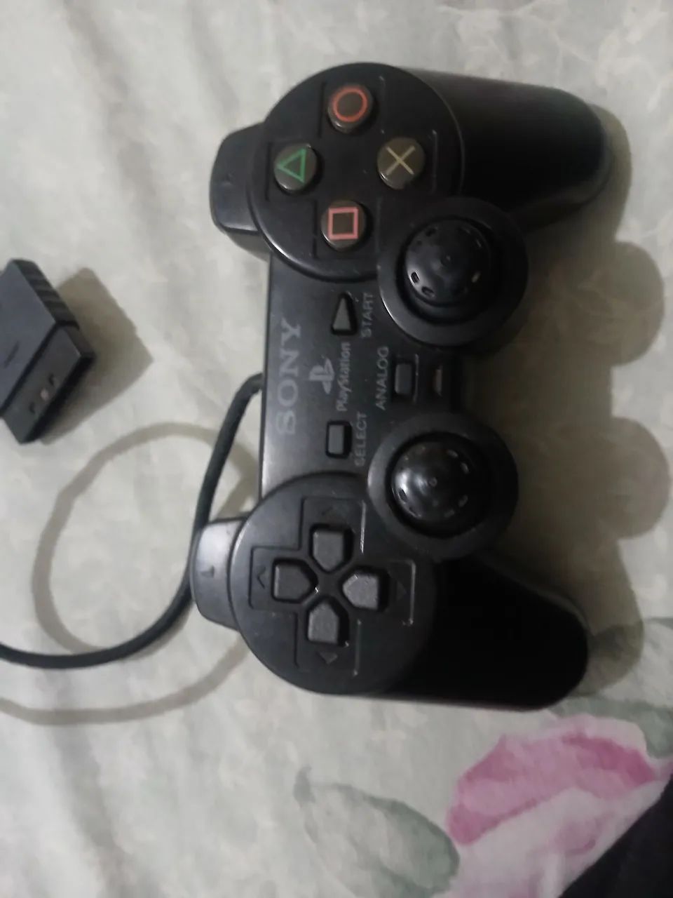 CONTROLES DE PS2(DEFEITUOSOS) 3 ORIGINAIS 1 SIMILAR,SEM CAPA DO ANALOGICO - Foto 2