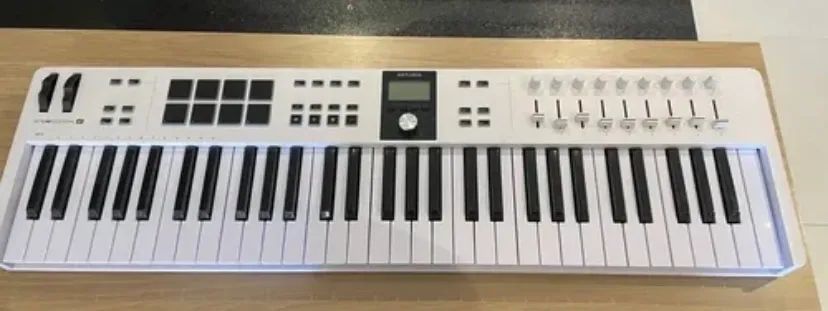 Teclado controlador Arturia MK3 61  - Foto 2