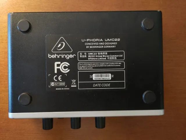 Interface de áudio USB Behringer U-Phoria UMc22 - Foto 3