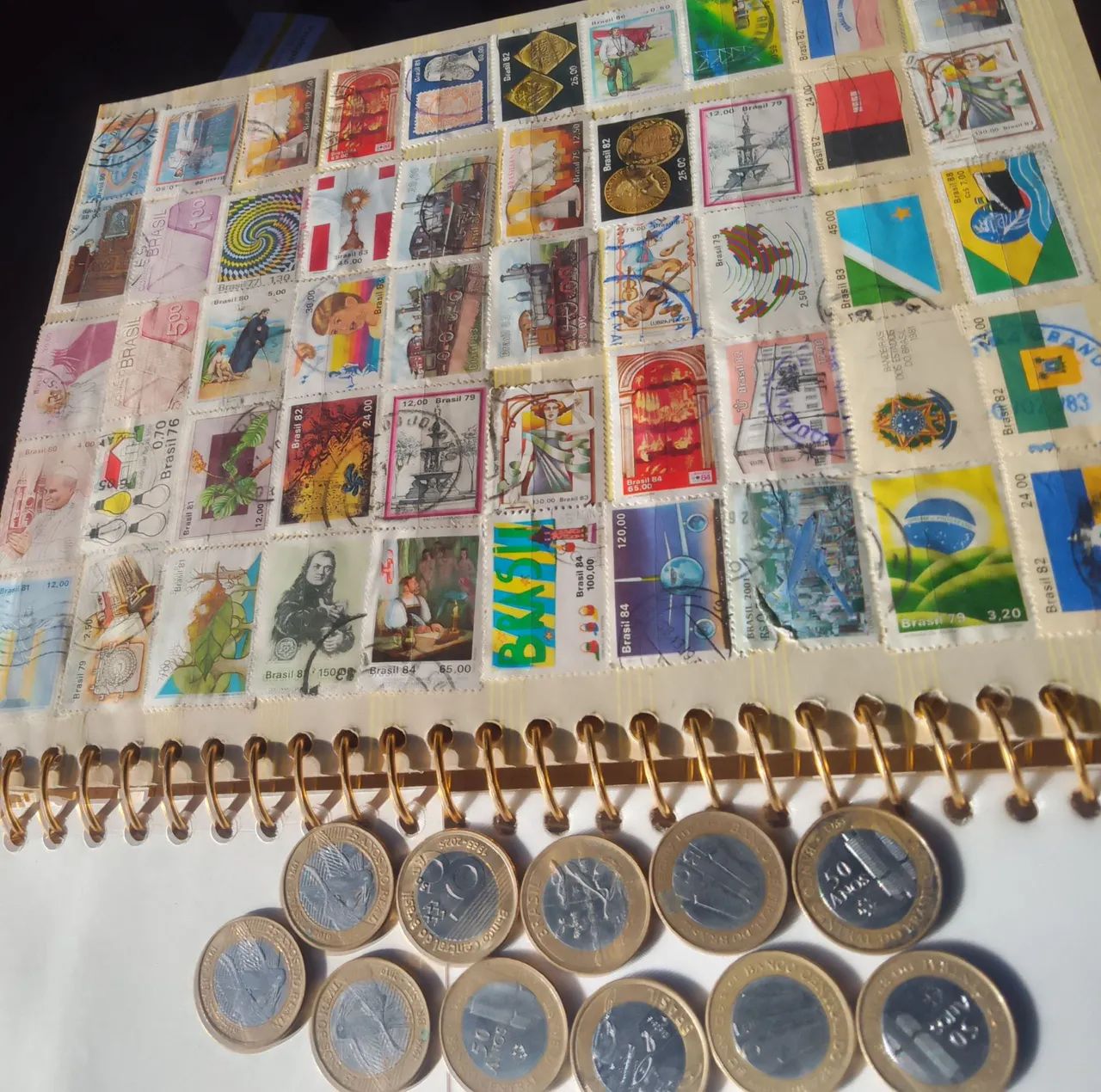 Coleção de cédulas e moedas 