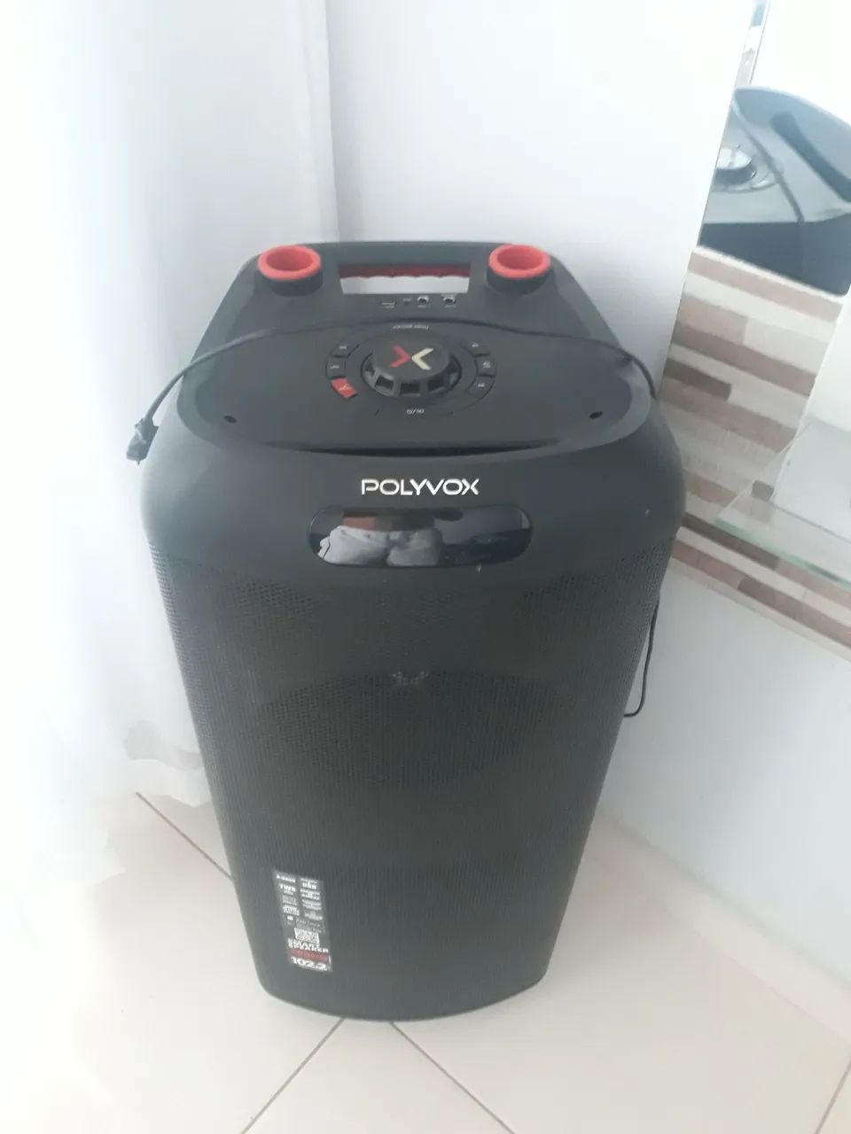 Caixa de som torre polyvox