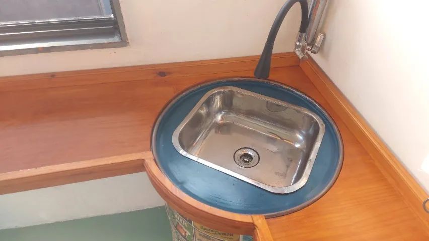 Pia de barril com bancada de pinus 