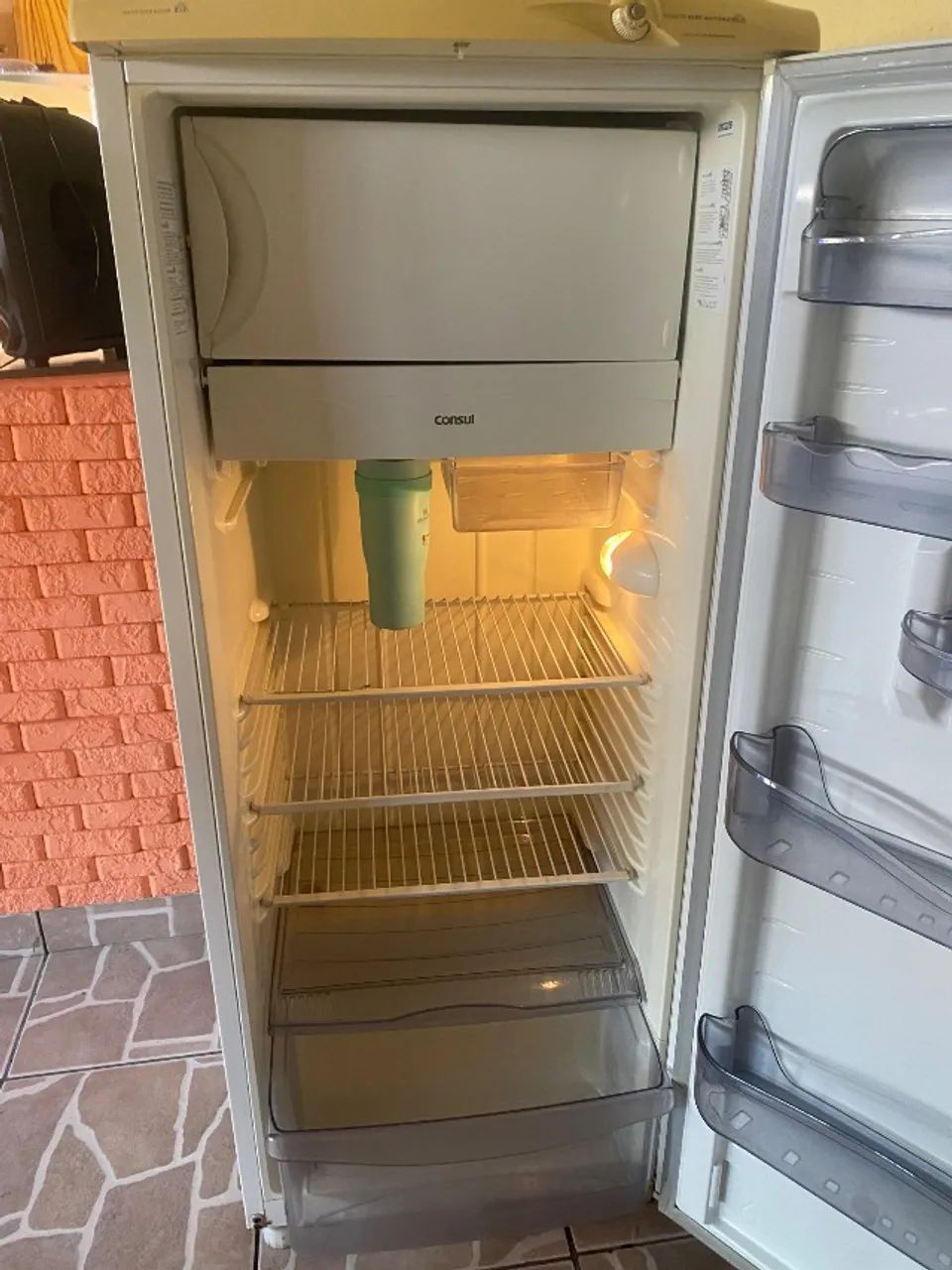 Geladeira usada  em bom estado. - Foto 4