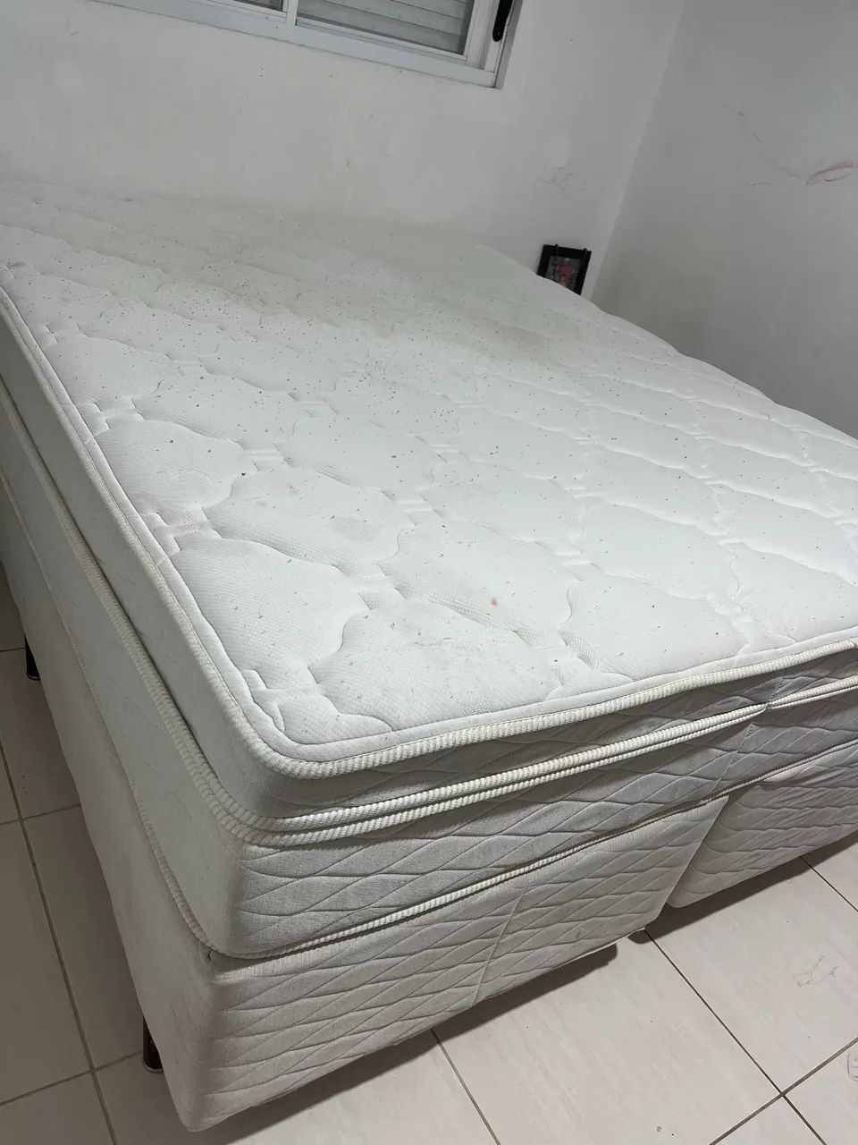 Cama queen size com base 
