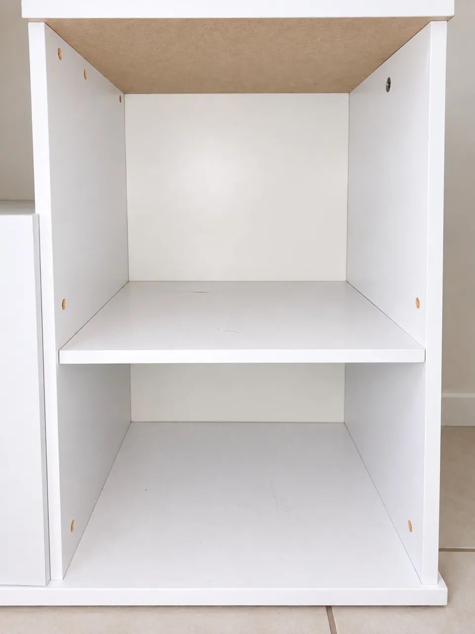 Armário Multiuso Branco com Portas e Prateleiras - Foto 2