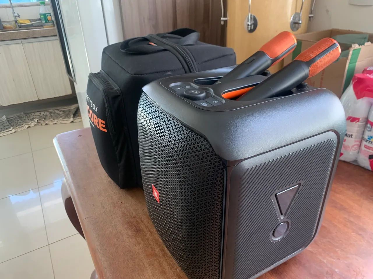 Caixa de som JBL part box + 2 microfones e bolds - Foto 2