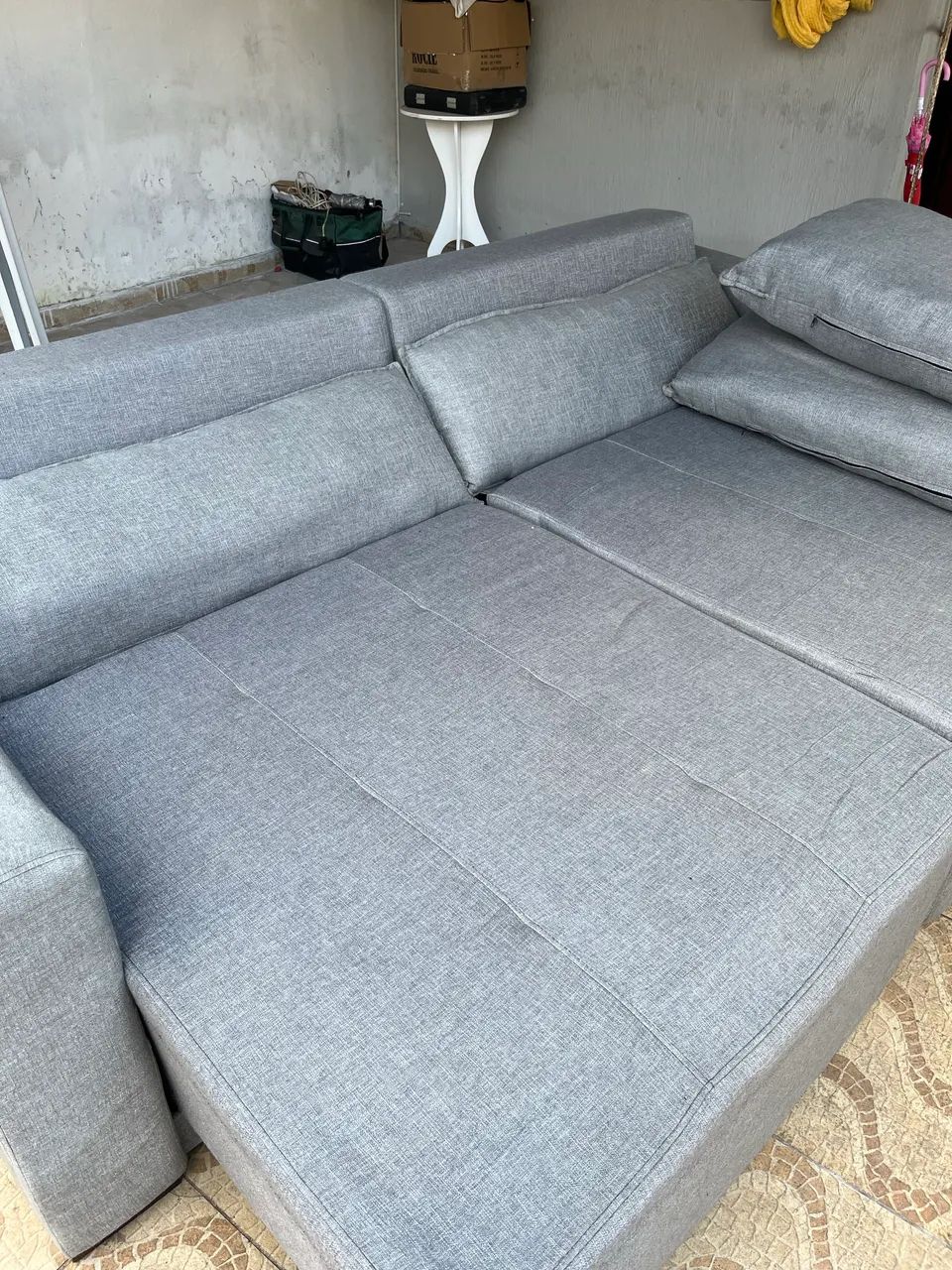     Sofá Retrátil Cinza 2,40m - Excelente Estado - Foto 3