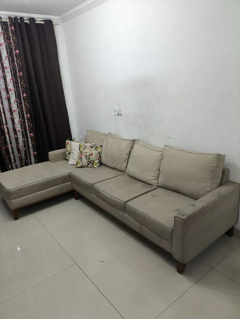Sofa Retro Moderno Chaise Canto Linho 4 Lugares 