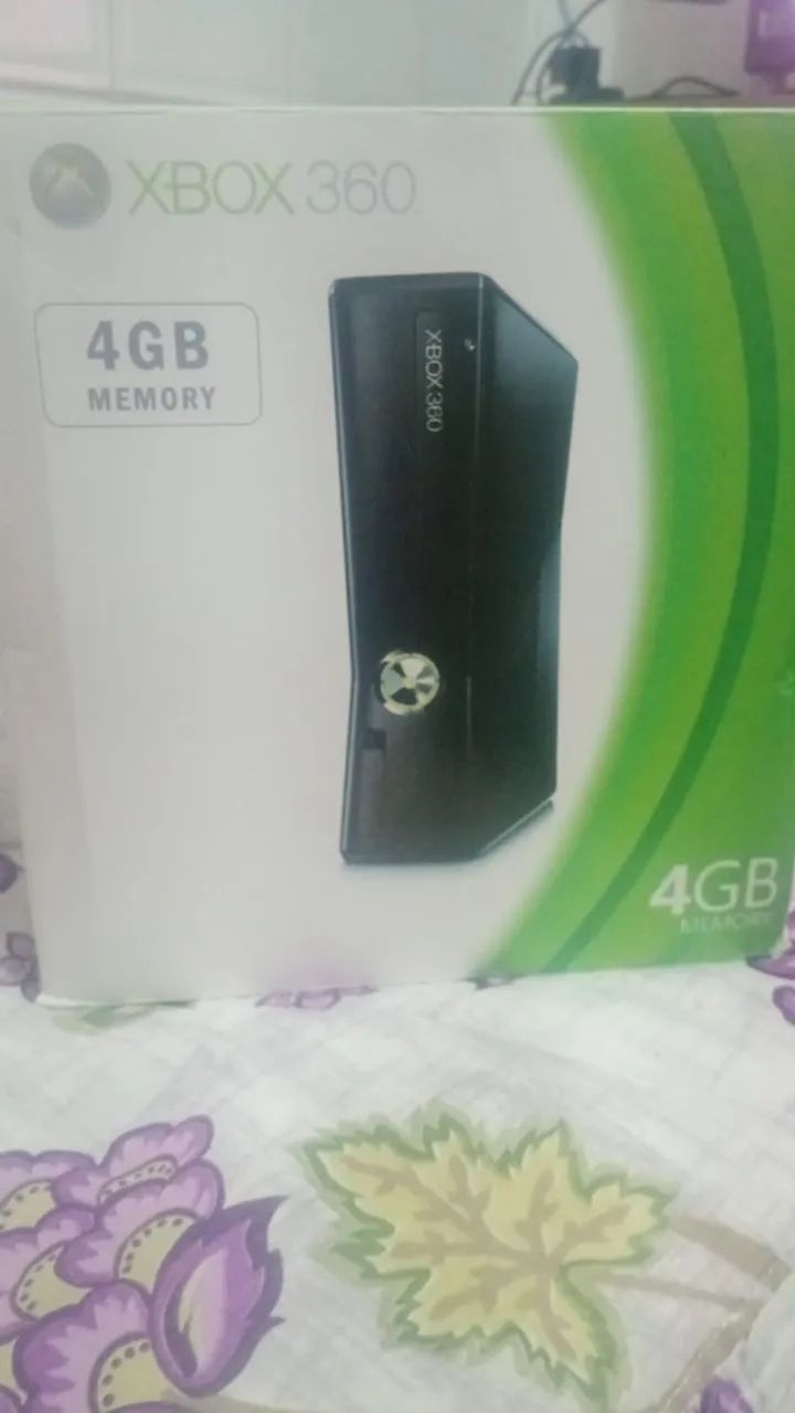 Xbox 360 4 Gb com 5 jogos
