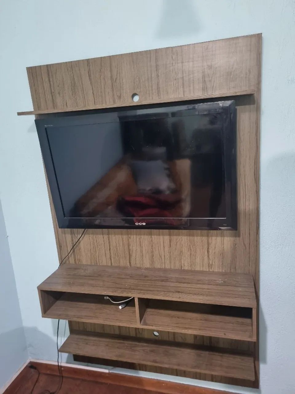 Rack grande e Tv comum de 39 polegadas