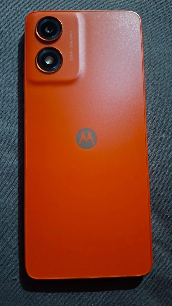 Celular Motorola G04s.