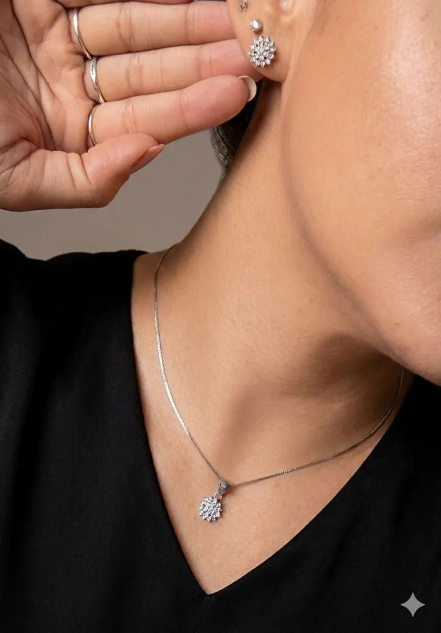 Conjunto em Prata 925, estilo flor com zircônia.