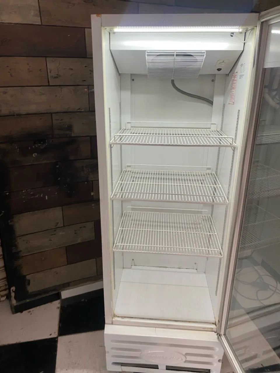 Expositora de bebidas porta de vidro novinha entrego - Foto 3