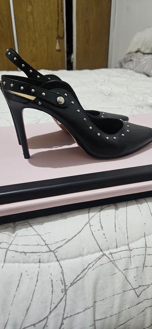 Mule/Scarpin com Tachas Preto? Schutz - Foto 2