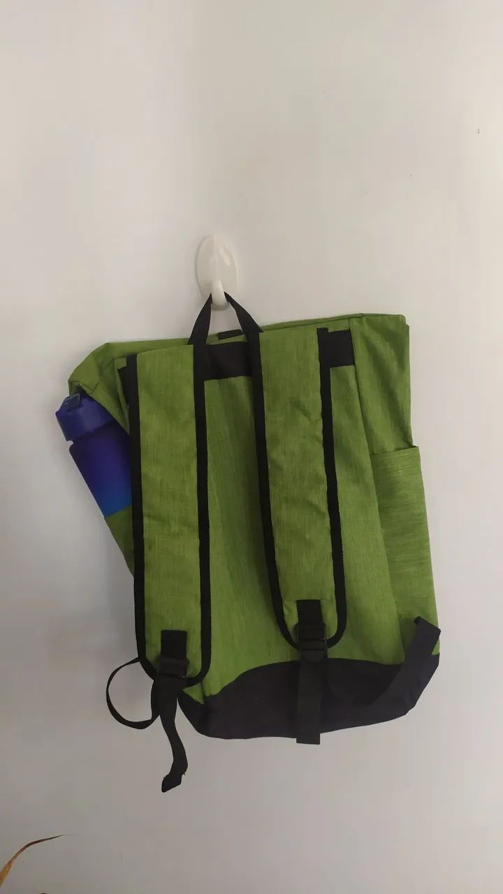 Duas mochilas corrida das estações verde e laranja e garrafas  - Foto 4