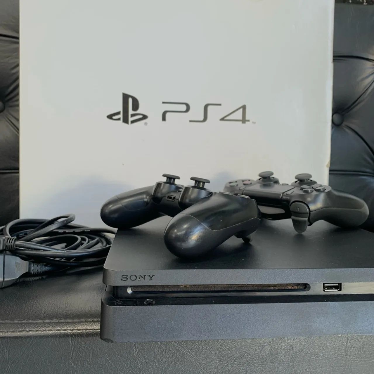 Ps4 - slim com 2 controles e 1 tera - Foto 3
