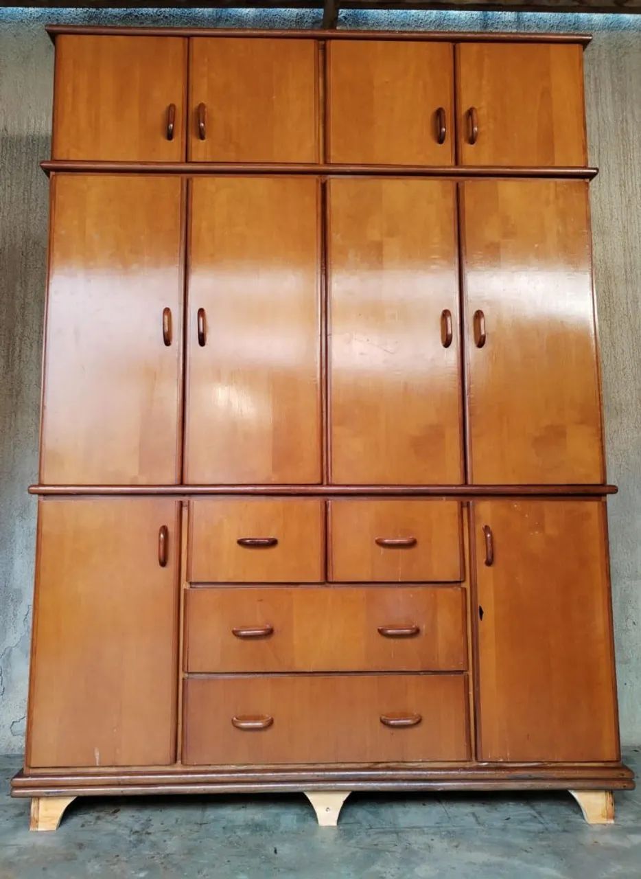 Guarda roupa de Madeira 