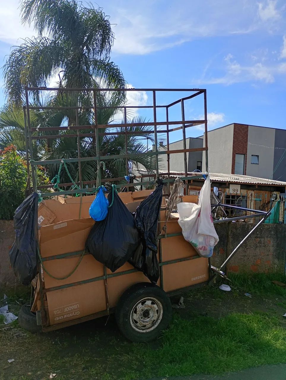 VENDO UM CARRINHO ENORME DE RECICLAGEM ? - Foto 2