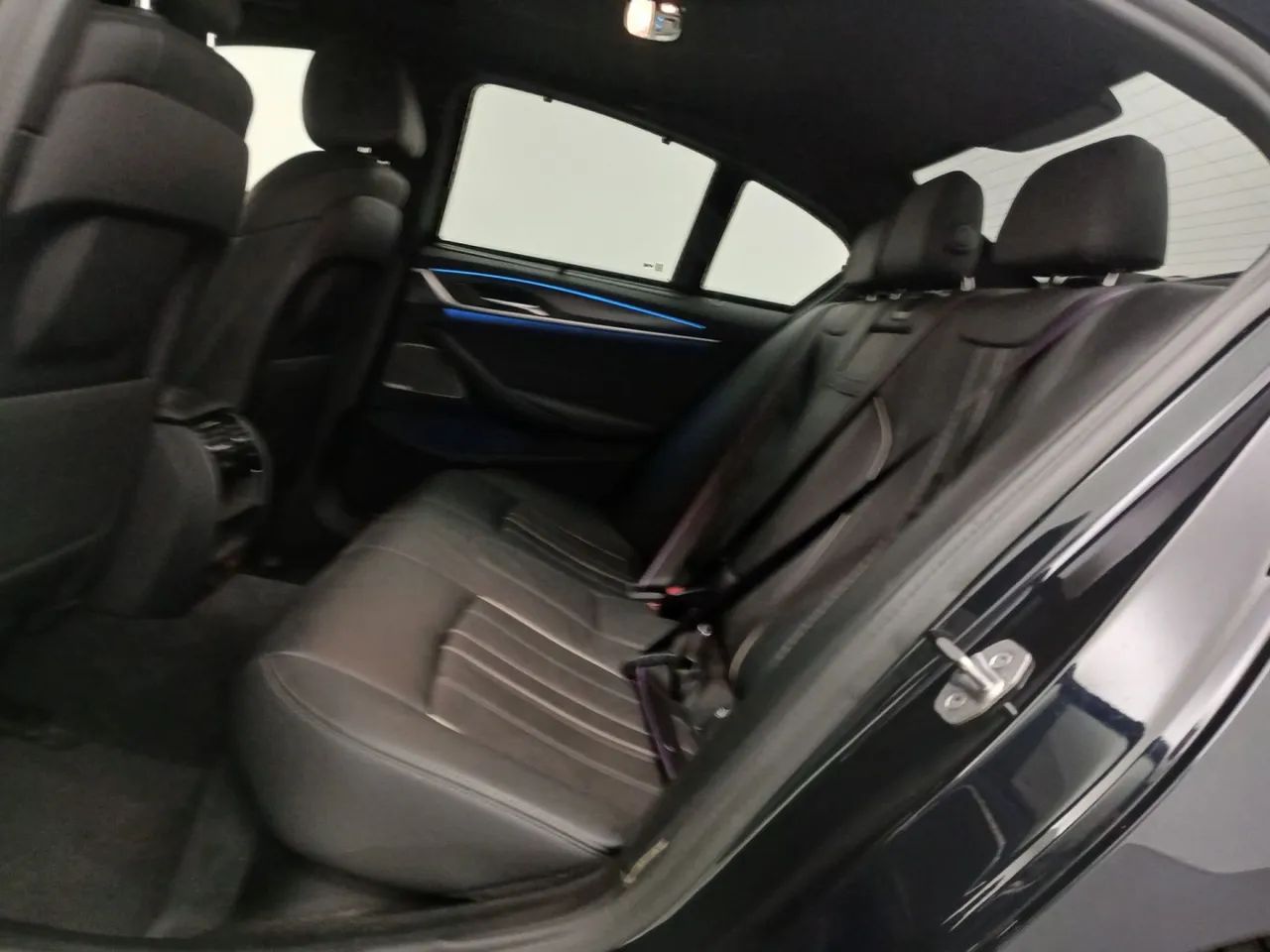 BMW Série 5 530E M Sport 2.0 Turbo Híbrido Aut., foto 17 de 18