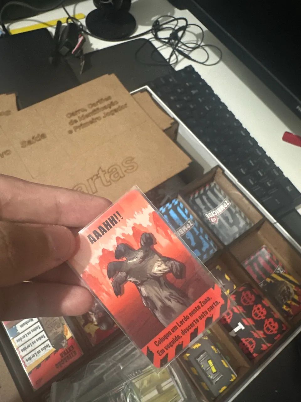 Zombicide 2º Edição + Inserts Bulcaneiros + Sleeves - Foto 5