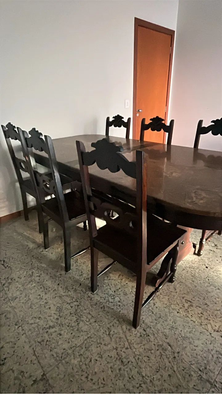 Mesa em madeira de lei 