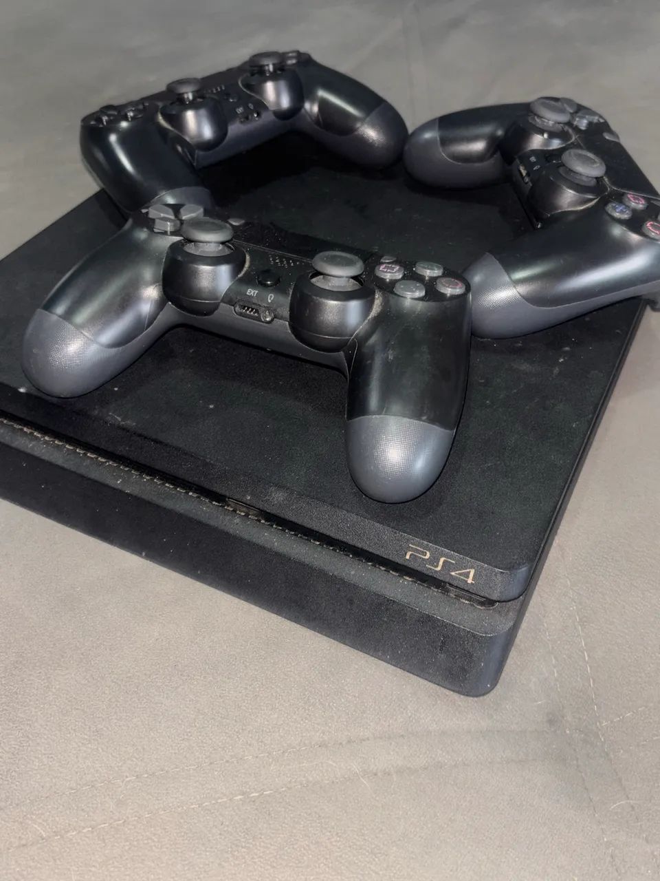 Ps4 com + 3 manetes perfeito estado