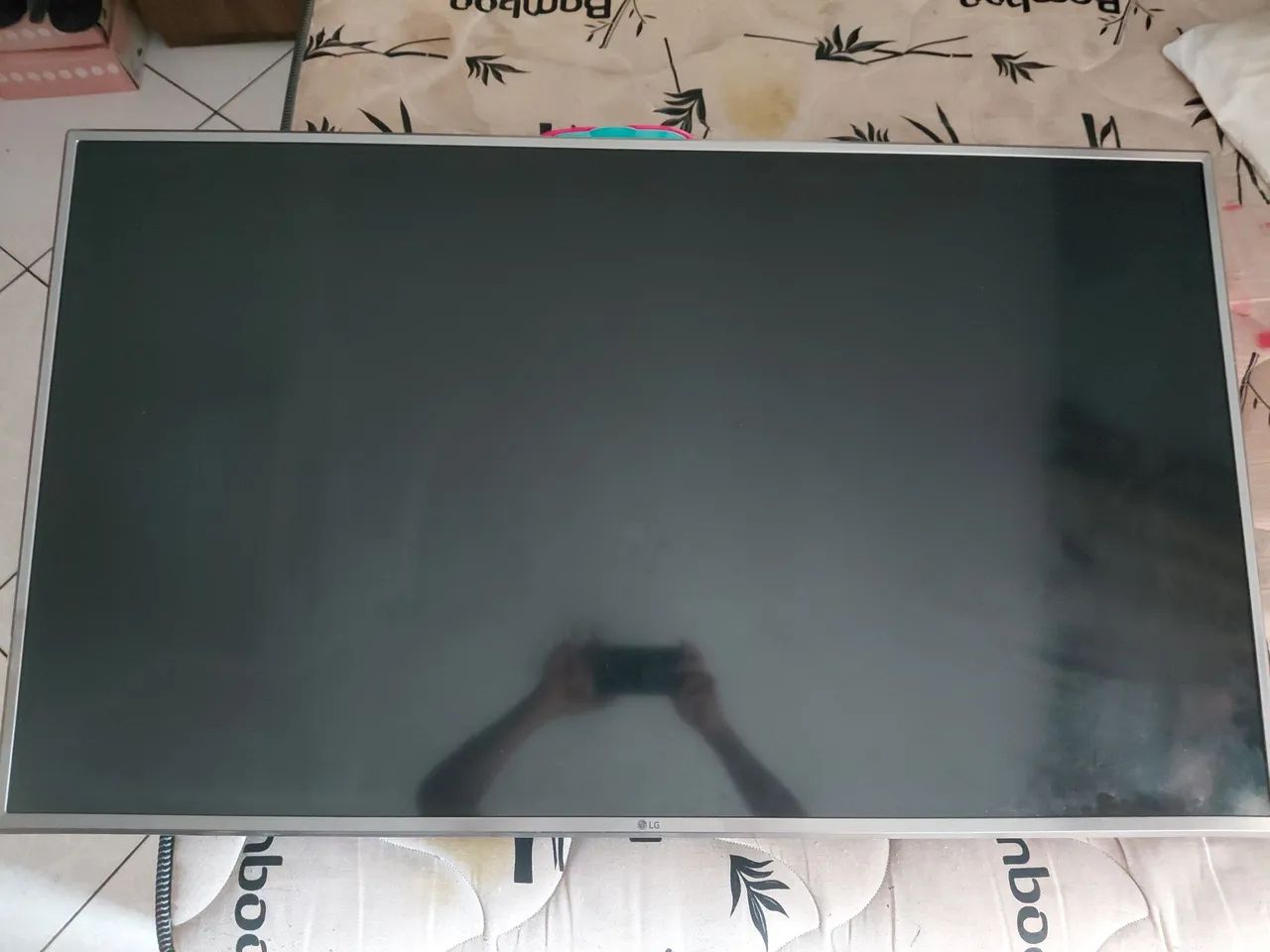 Vendo smart tv LG 50 polegadas  com tela quebrada  - Foto 2