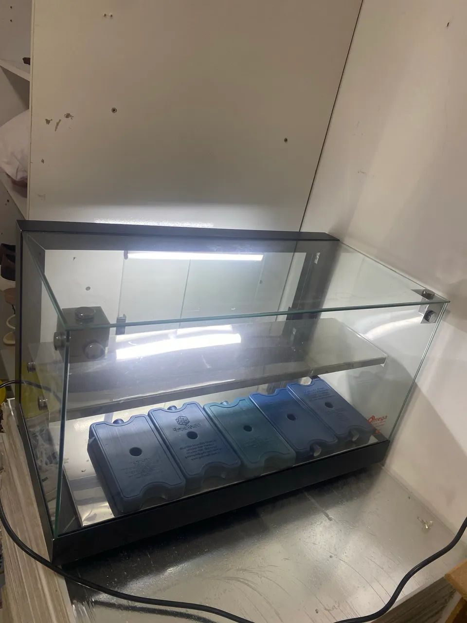 Estufa vitrine fria com led 62cm com gelox - Foto 4