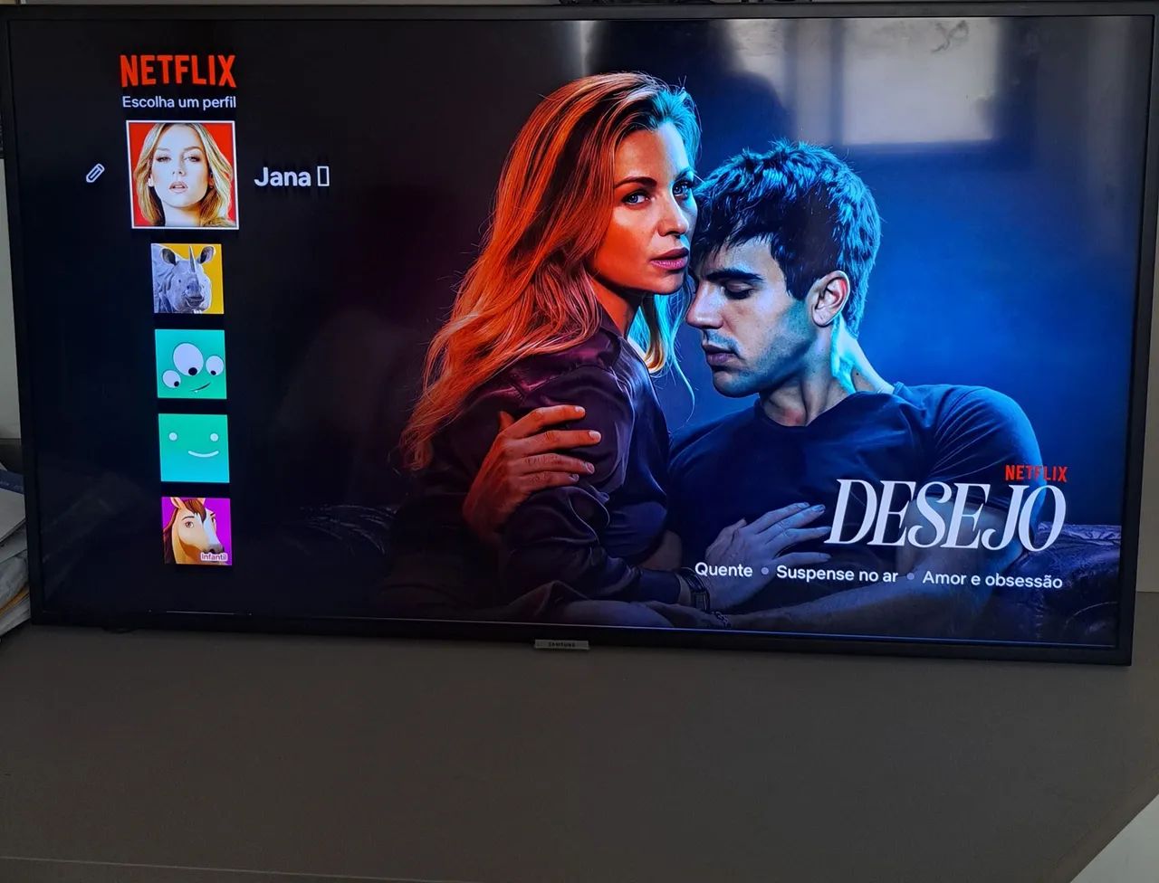 Smart TV Samsung 40 polegadas acompanha controle remoto e pezinhos. - Foto 3
