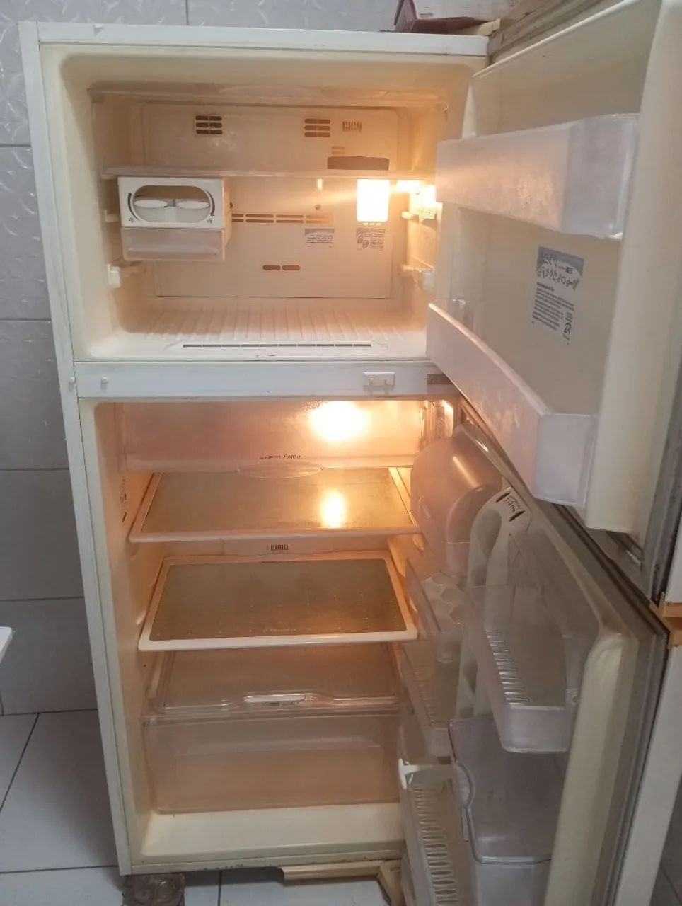Vendo uma geladeira  - Foto 2