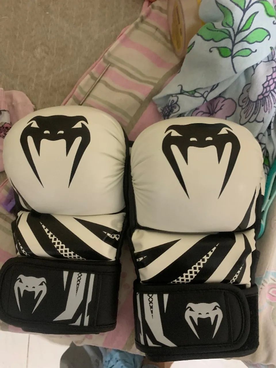 Luva de MMA nova