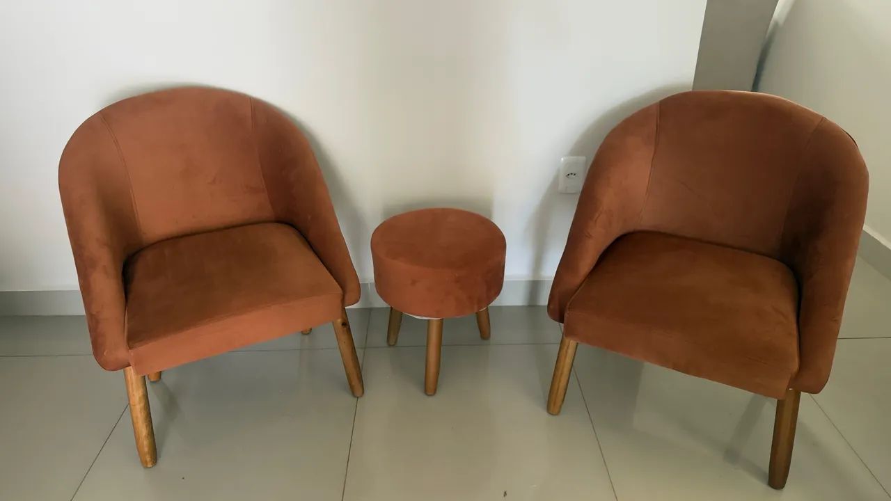 CONJUNTO DE POLTRONAS +PUFF