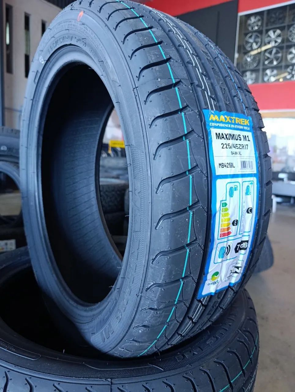 Pneu maxtrek 225/45R17 94w - Peças para carros, vans e utilitários