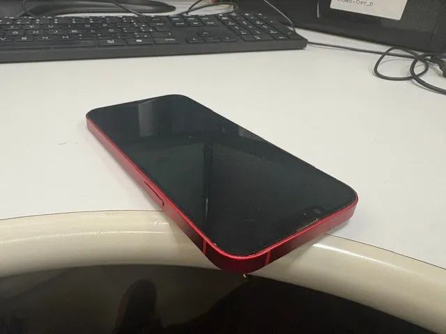 iPhone 13 256GB PRODUCT(RED) - Excelente estado - Foto 2