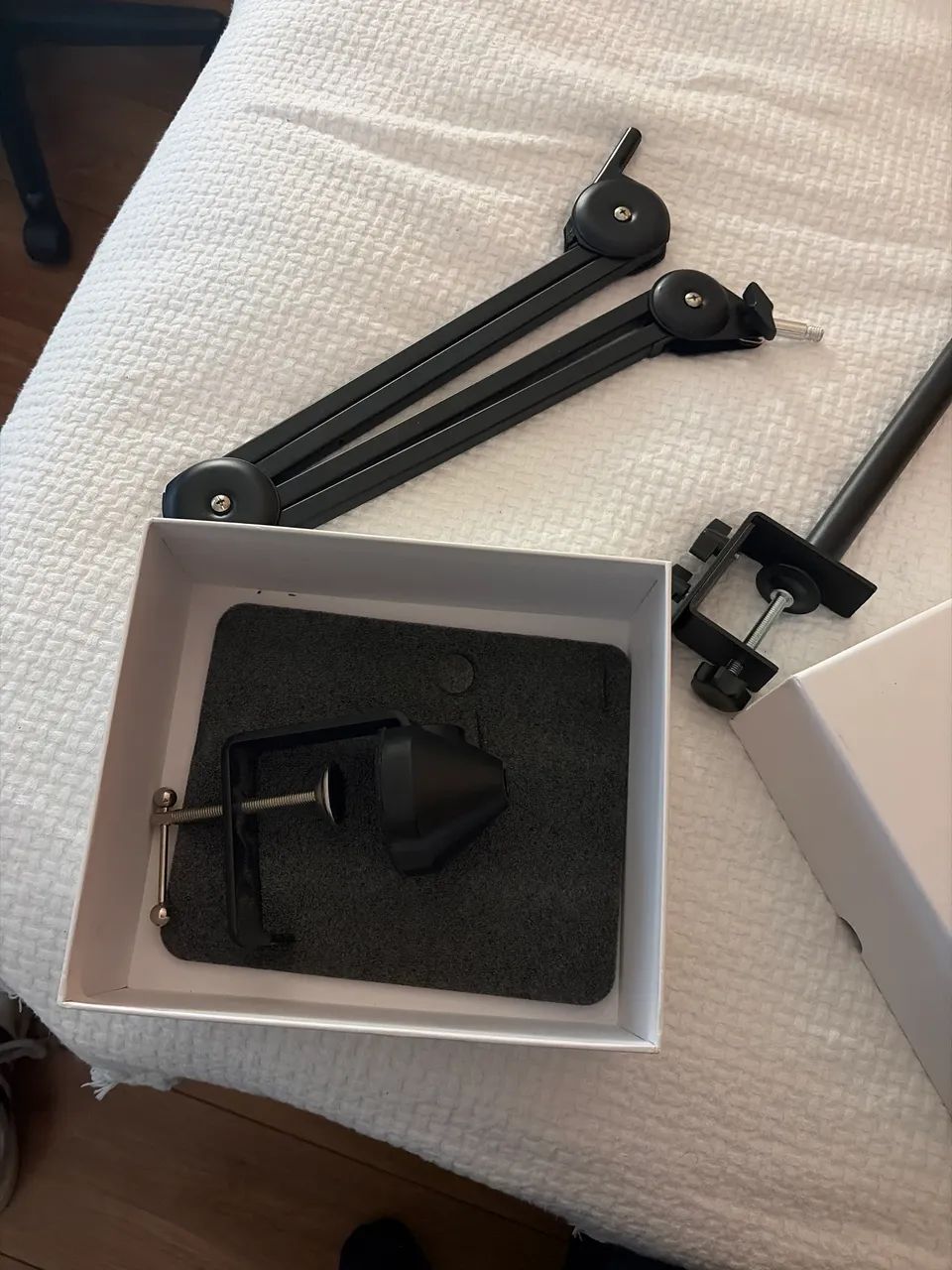 SHURE MV7+ NOVO + TRIPÉ - Foto 3