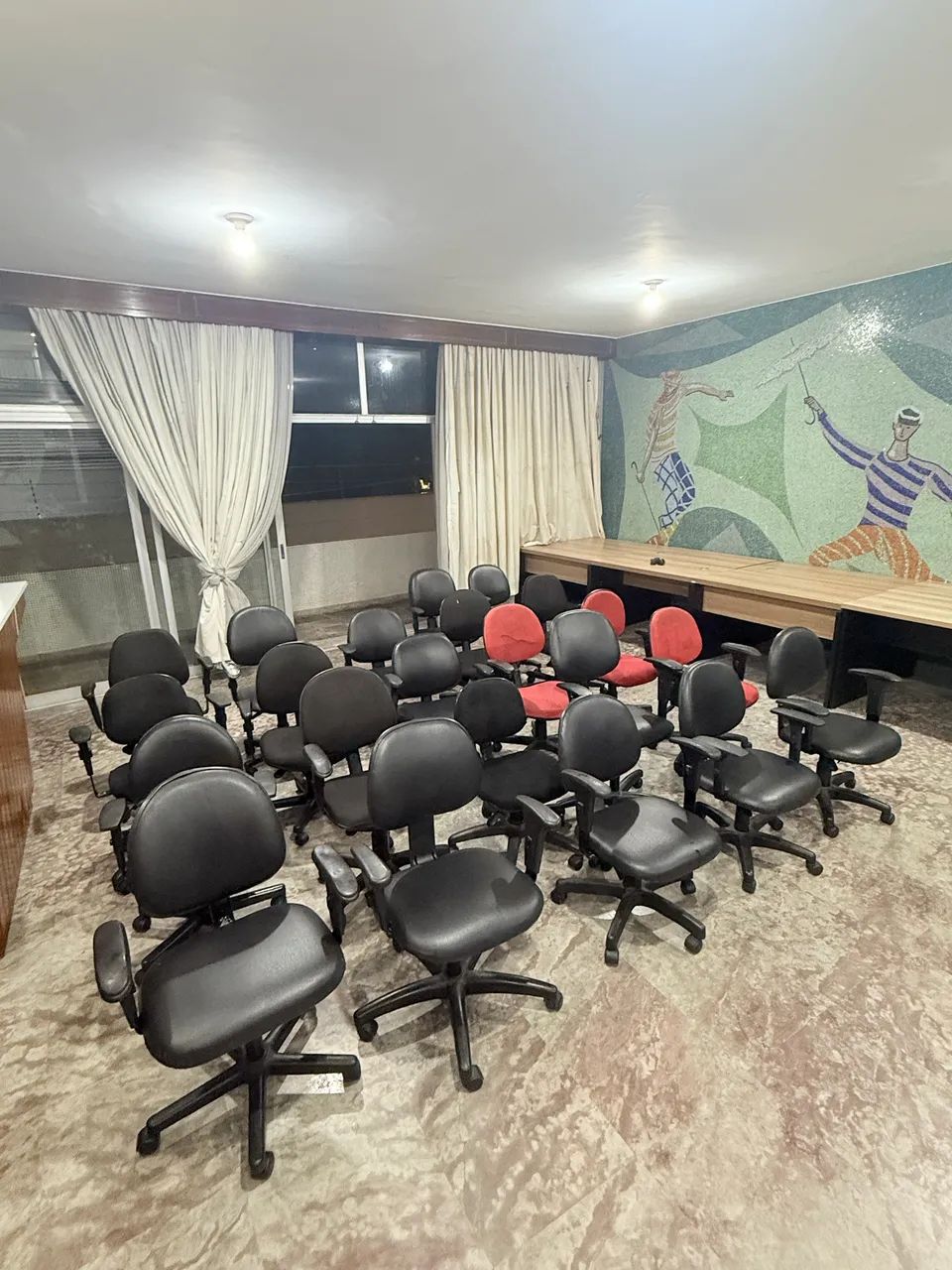 Cadeiras de Escritório Giratórias com Braço - Corporativas - Lote Disponível  - Foto 3